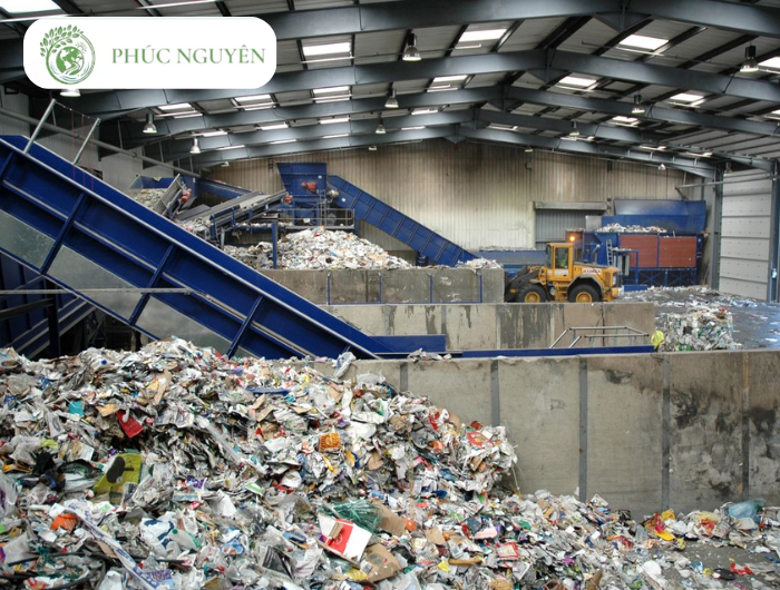 Thu gom rác thải độc hại